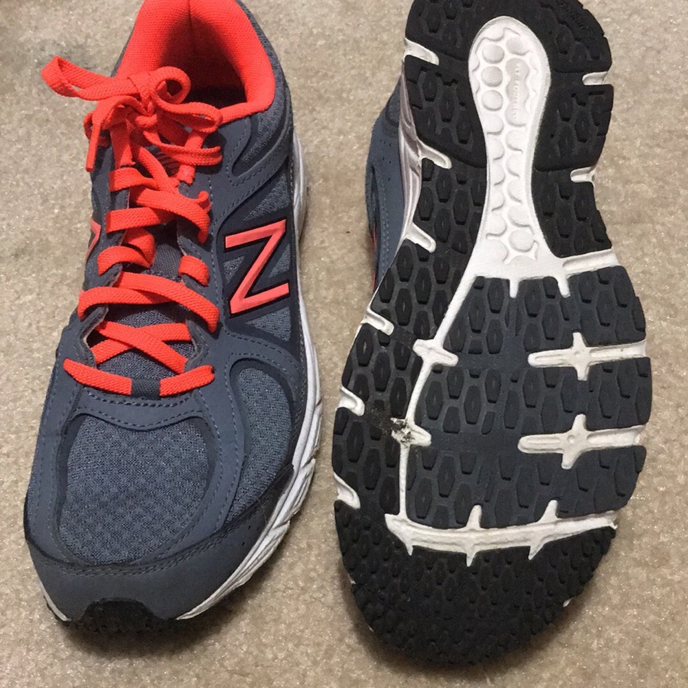 Women’s New Balance Tech Ride - Picture 3 of 4